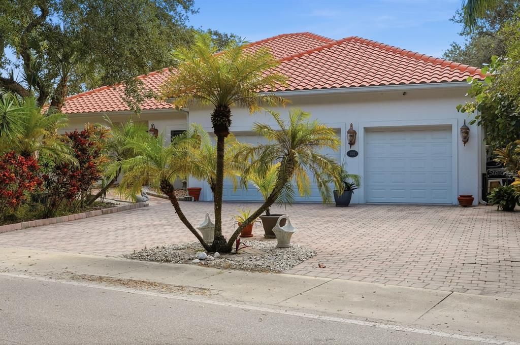 Attached, Exterior, Facade, Mediterranean