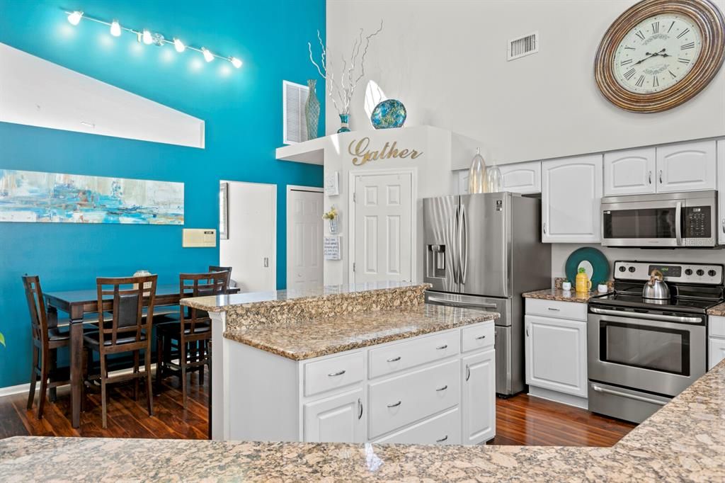 Dining room, Interior, Kitchen, Stainless Steel Appliances, Wood Texture Flooring