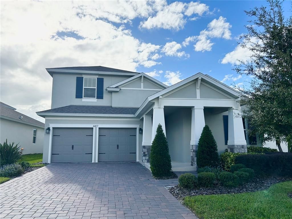 Attached, Exterior, Facade, American Craftsman