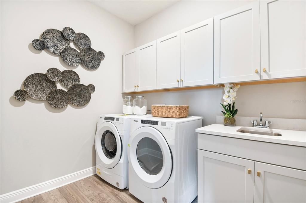 Interior, Washer, Wood Texture Flooring