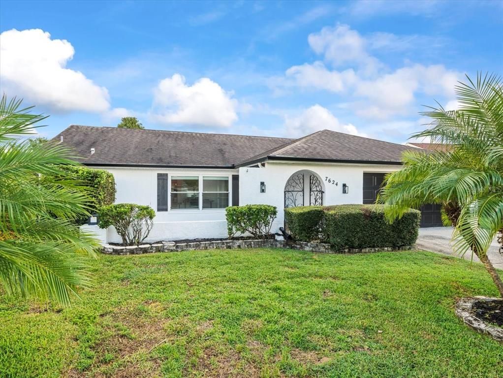 Backyard, Exterior, Facade, Ranch
