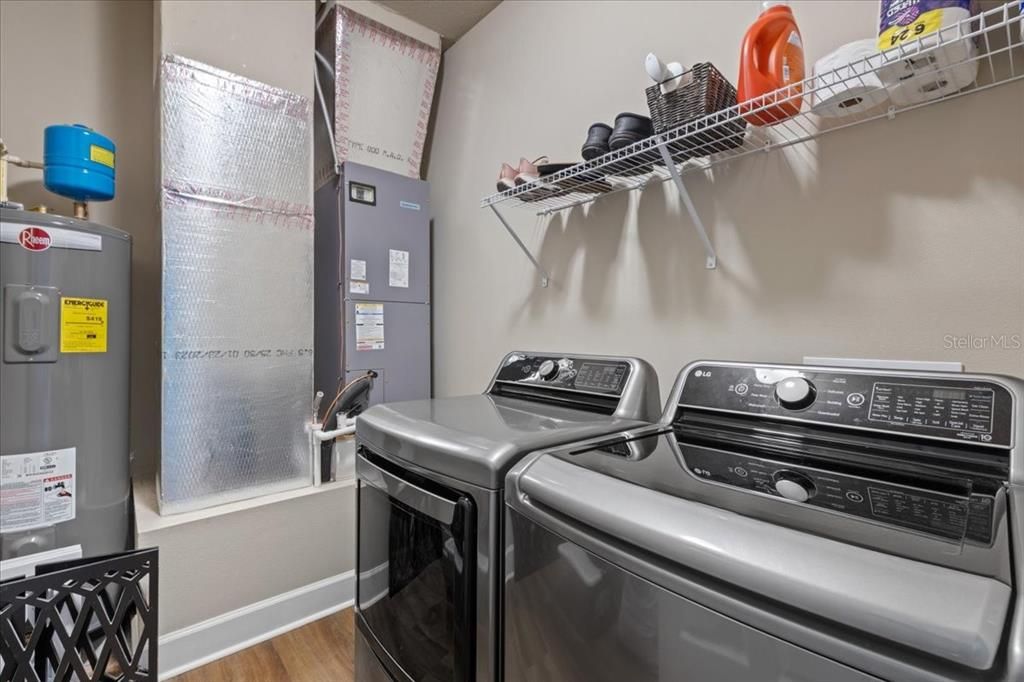 Interior, Washer, Wood Texture Flooring