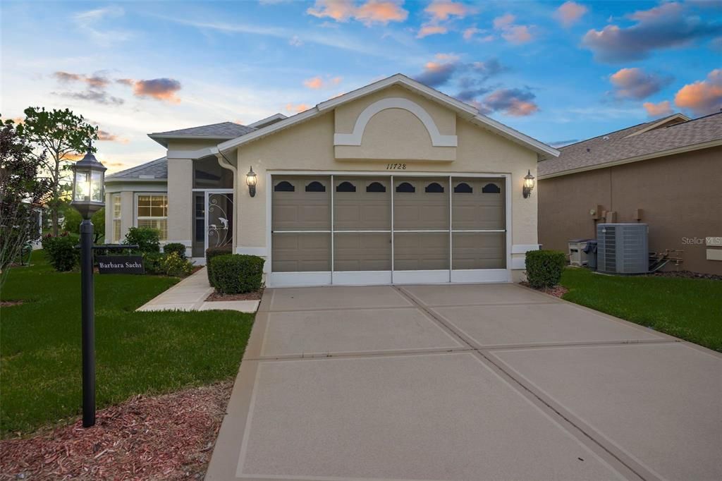 Attached, Exterior, Facade, American Craftsman