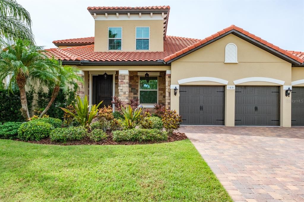 Attached, Exterior, Facade, Mediterranean