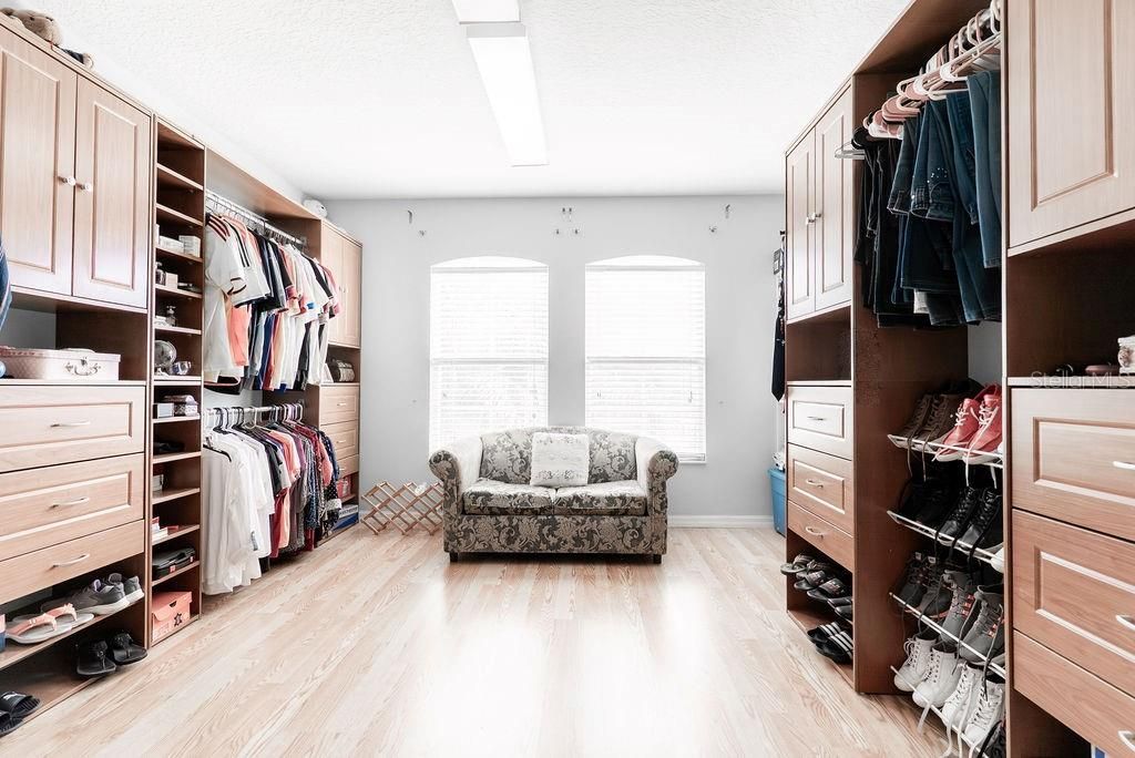 Interior, Walk-in Closets, Wood Texture Flooring