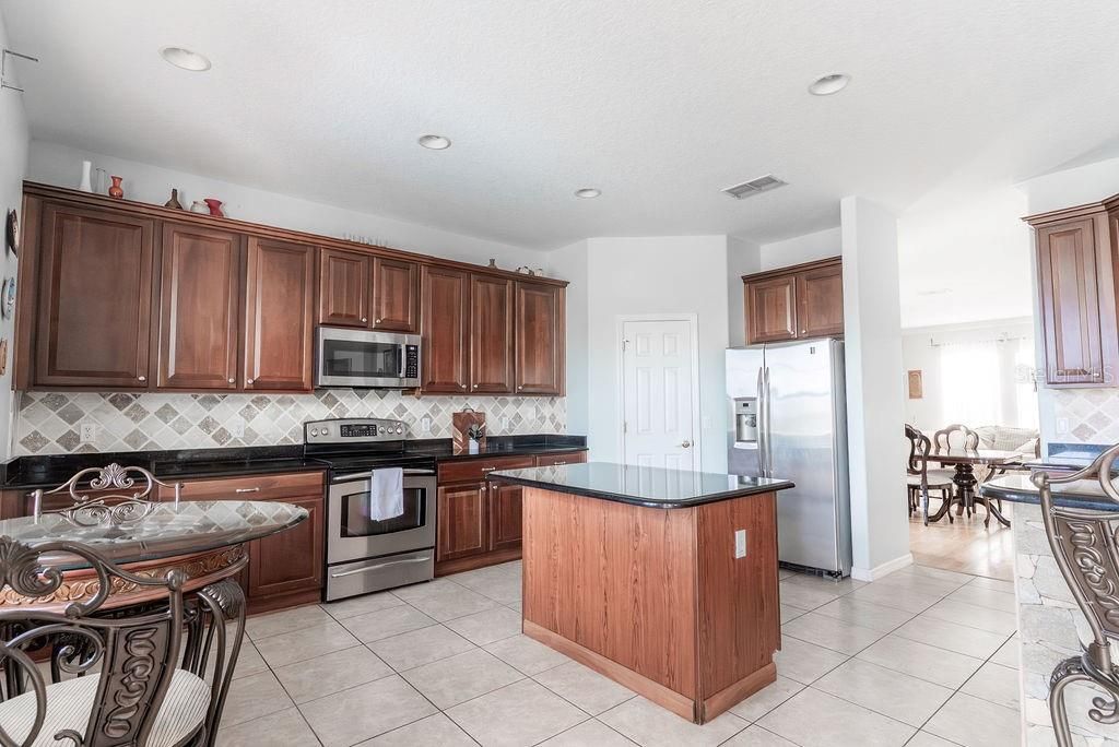 Dining room, Interior, Kitchen, Recessed Lighting, Stainless Steel Appliances