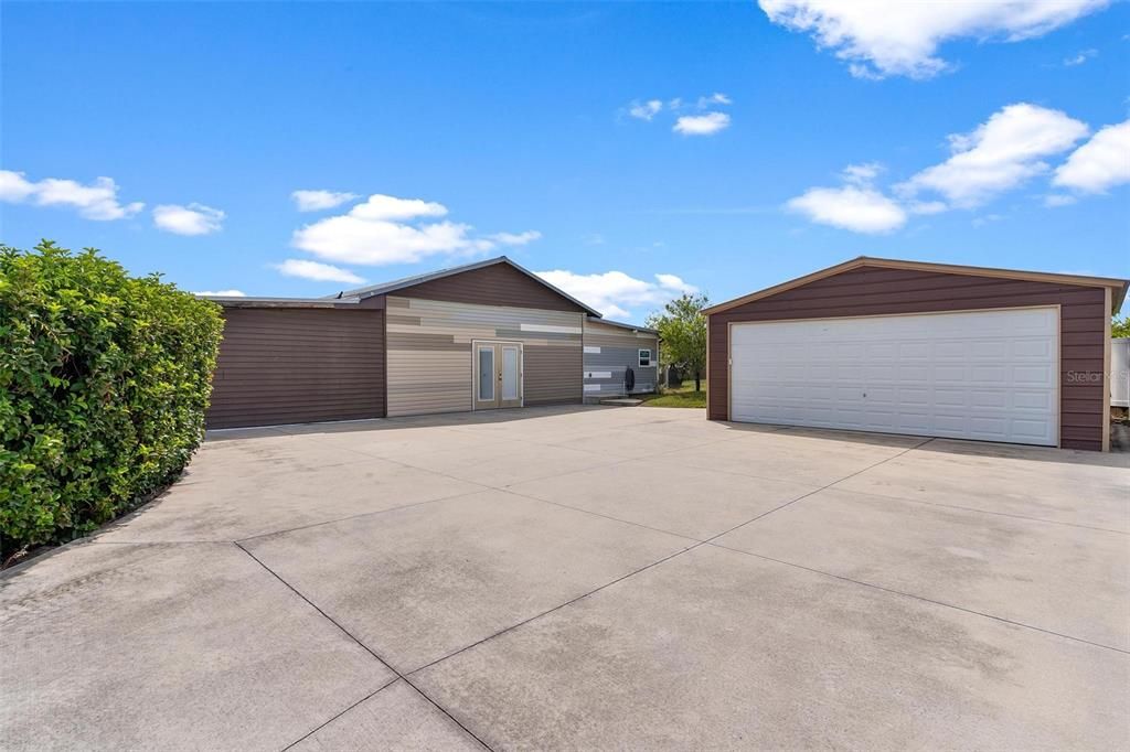 Detached Garage, Exterior