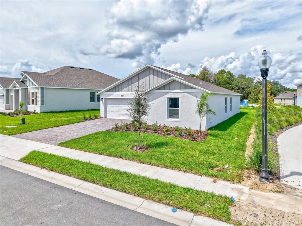 Attached, Exterior, Facade, Ranch