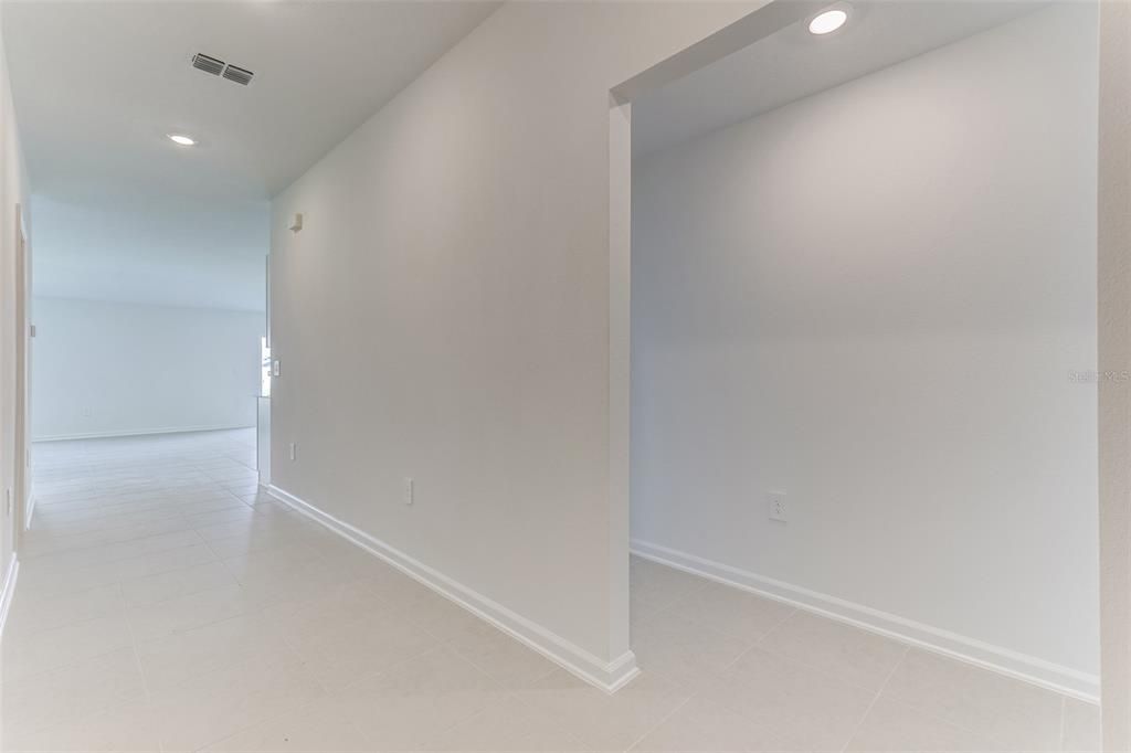 Empty room, Interior, Recessed Lighting