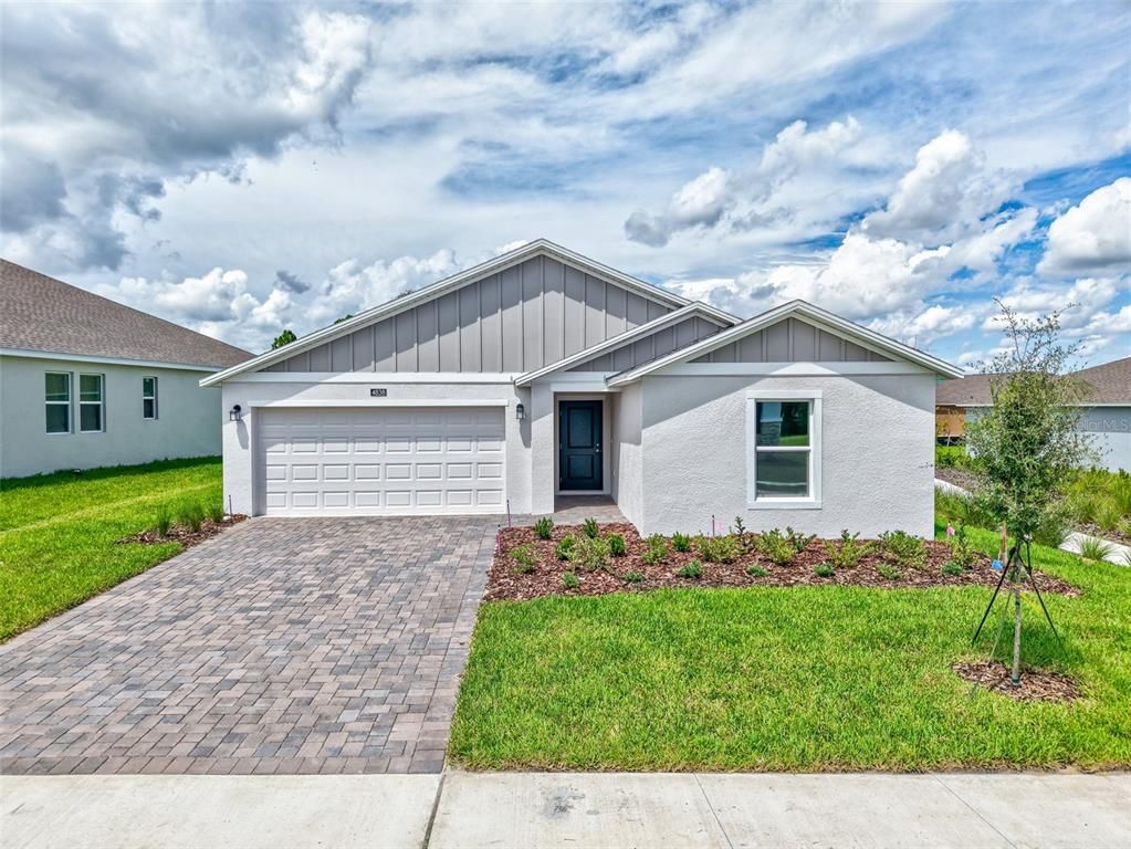 Attached, Exterior, Facade, Ranch