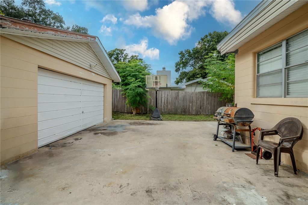 Detached Garage, Exterior