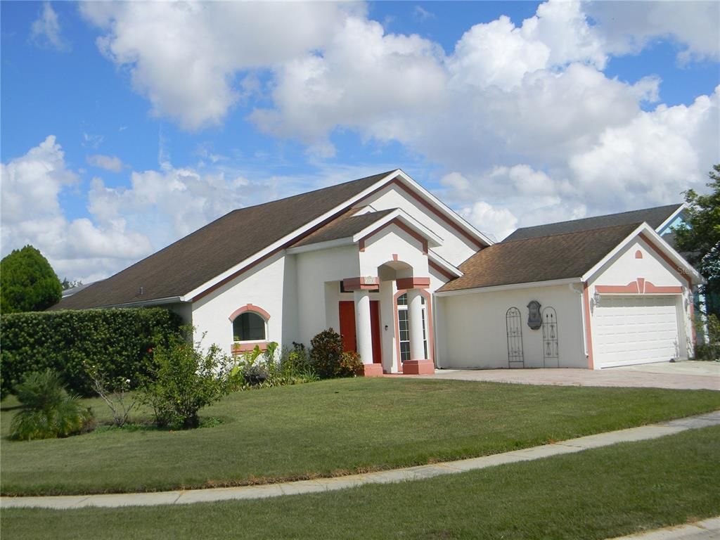 Attached, Exterior, Facade, Ranch