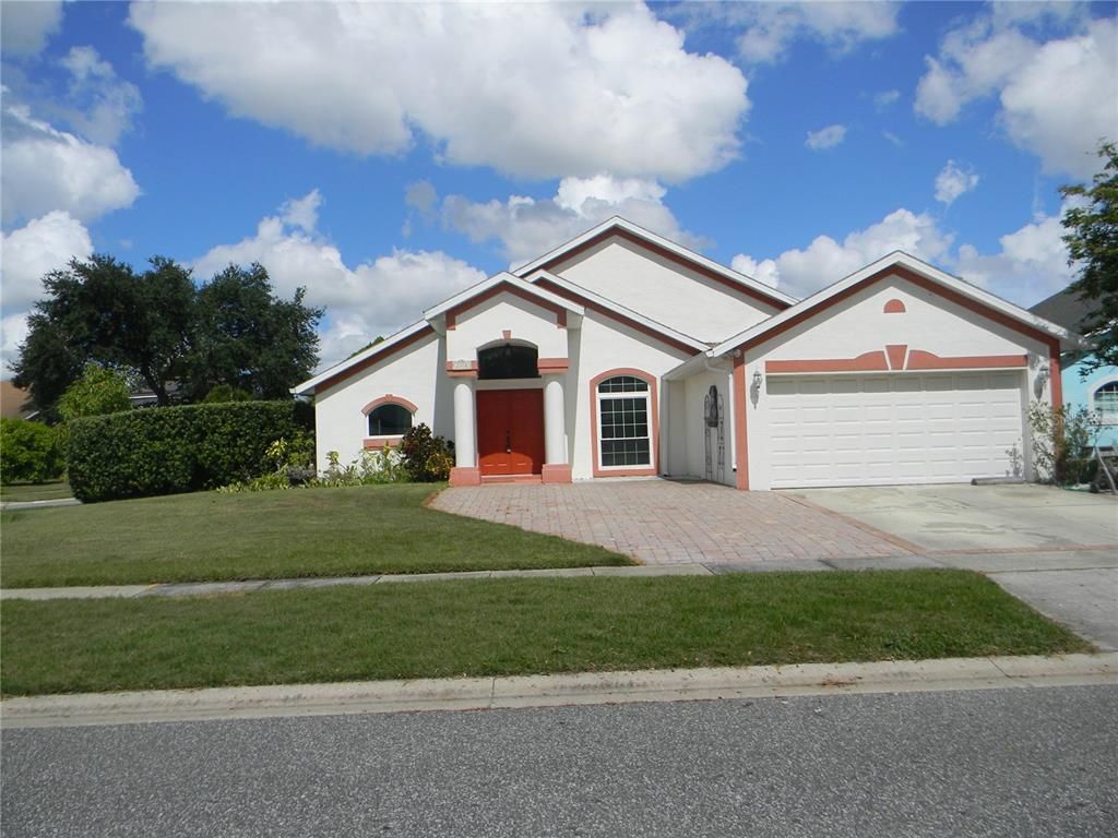 Attached, Exterior, Facade, Ranch