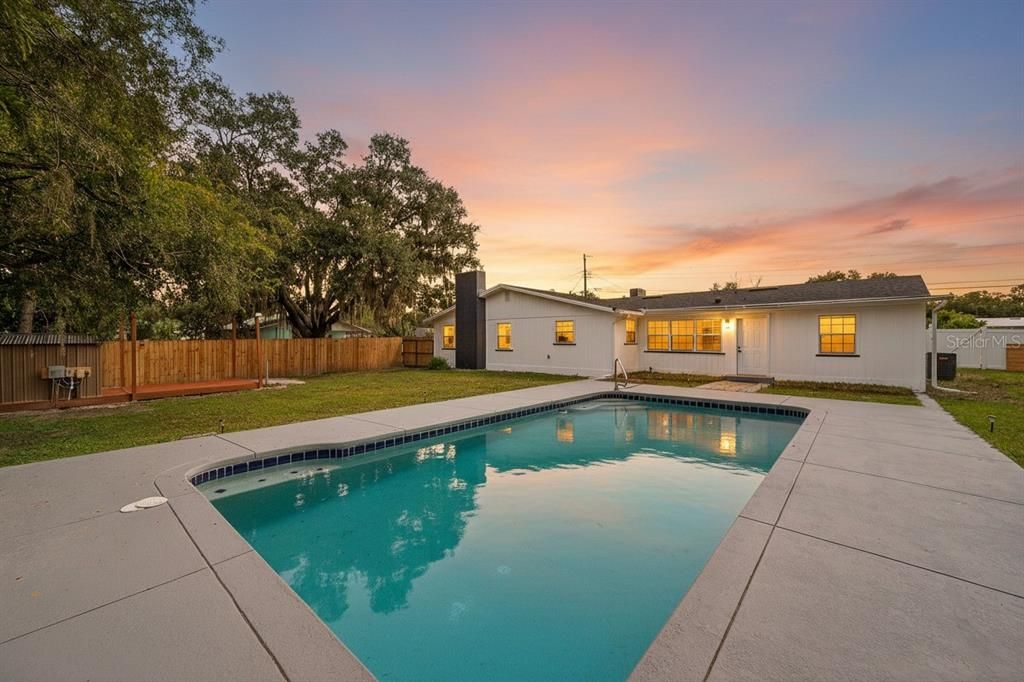 Exterior, Pool