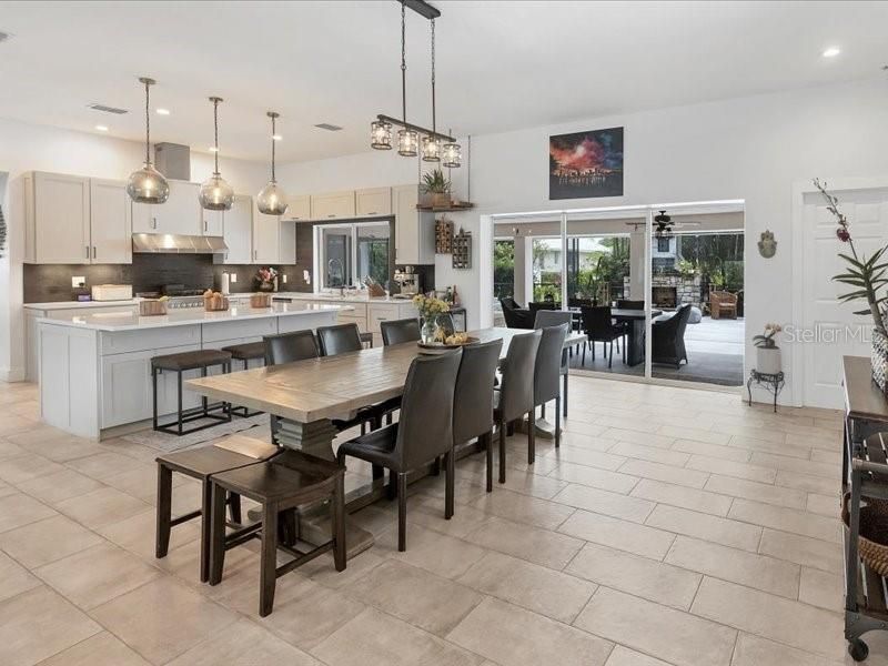 Dining room, Interior, Kitchen, Pendant Lights, Recessed Lighting, Stainless Steel Appliances
