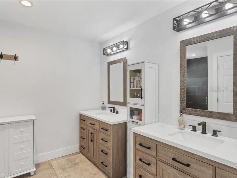 Bathroom, Dual Sink Vanities, Interior, Recessed Lighting