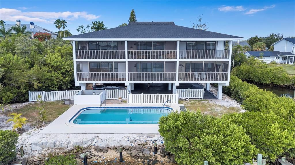 Exterior, Pool
