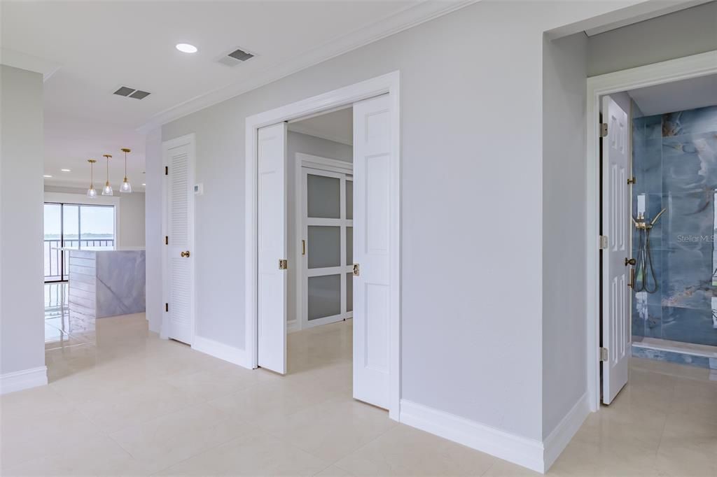 Empty room, Interior, Pendant Lights, Recessed Lighting