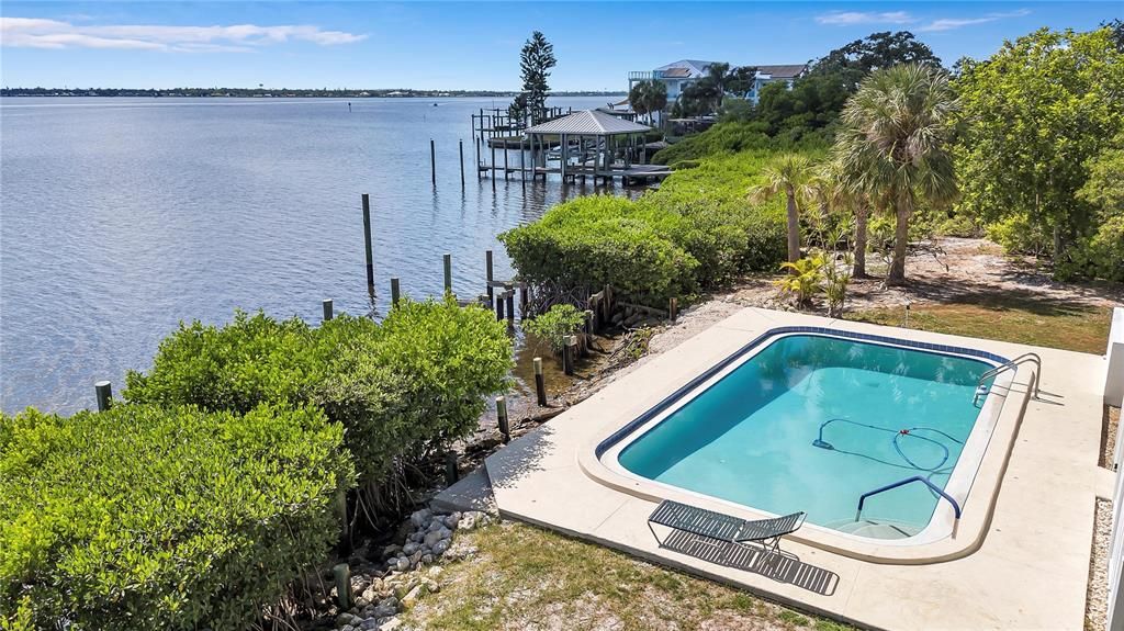 Exterior, Pool, Water