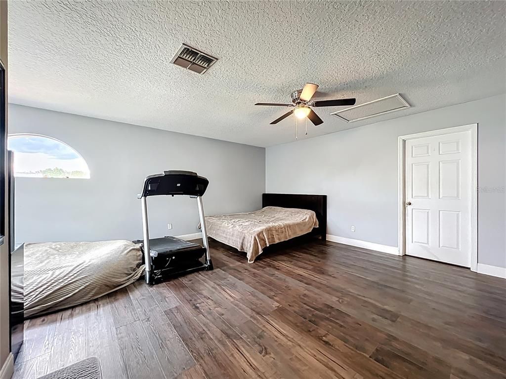 Bedroom, Fitness Equipment, Interior, Wood Texture Flooring