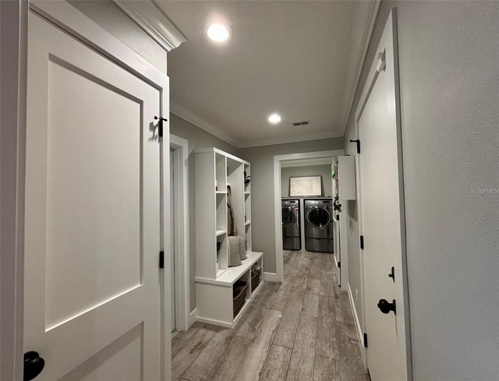 Interior, Recessed Lighting, Washer, Wood Texture Flooring