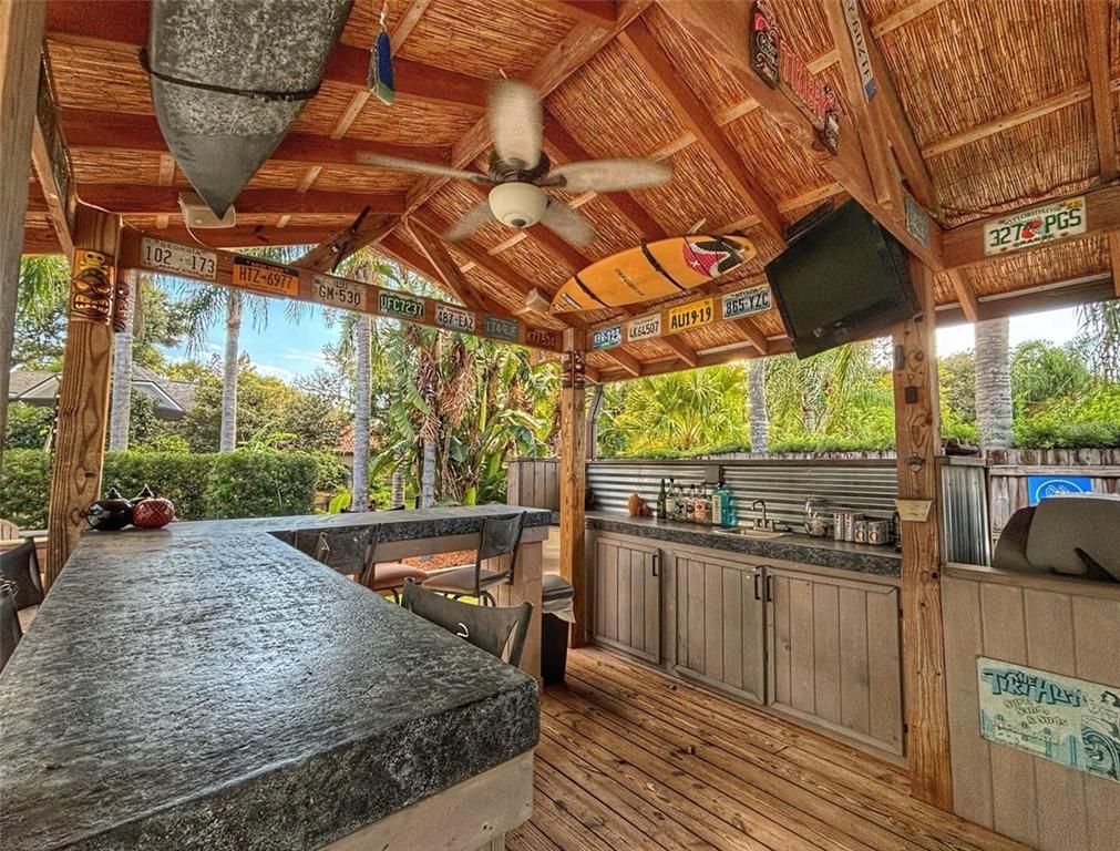 Exterior, Hot Tub, Outdoor Kitchen