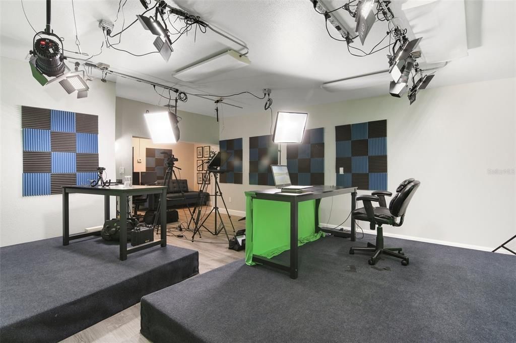 Home Office, Interior