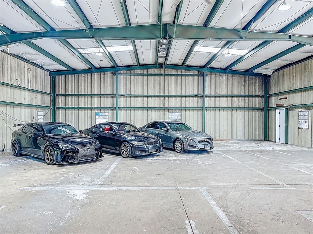 Garage, Interior
