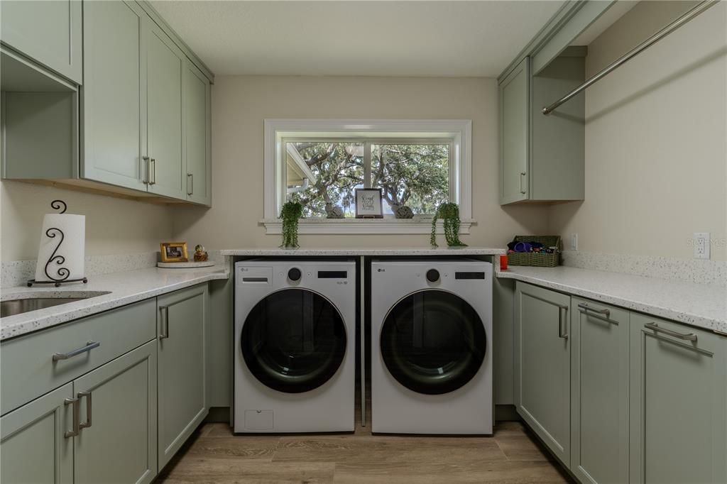 Interior, Washer, Wood Texture Flooring