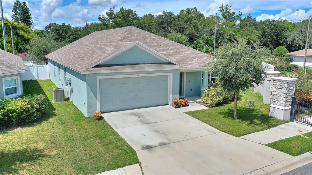 Attached, Exterior, Facade, Ranch