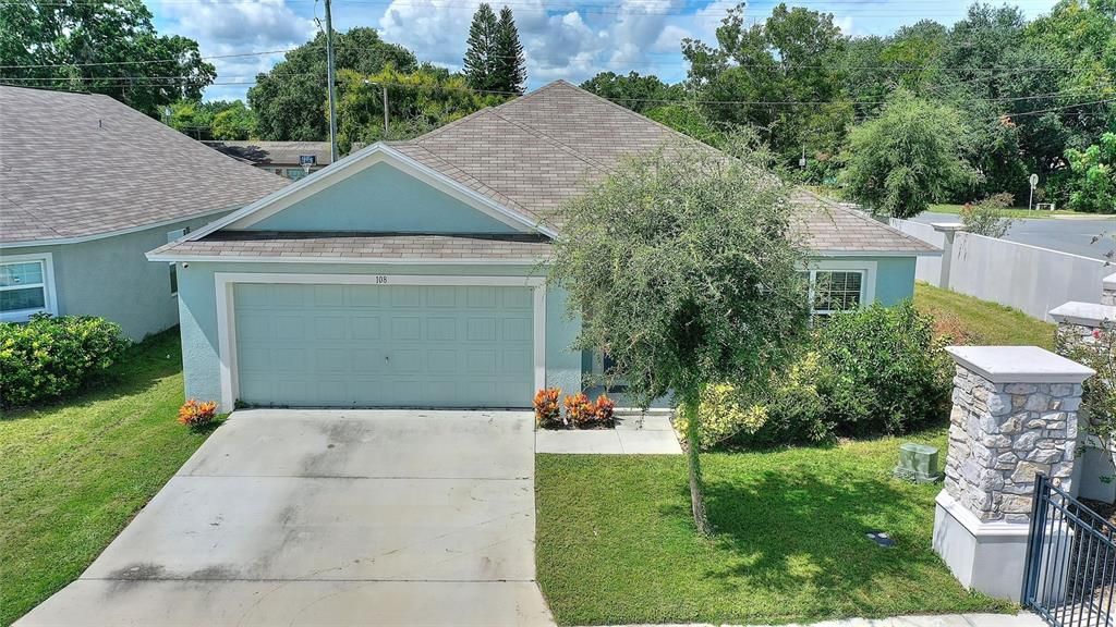 Attached, Exterior, Facade, Ranch