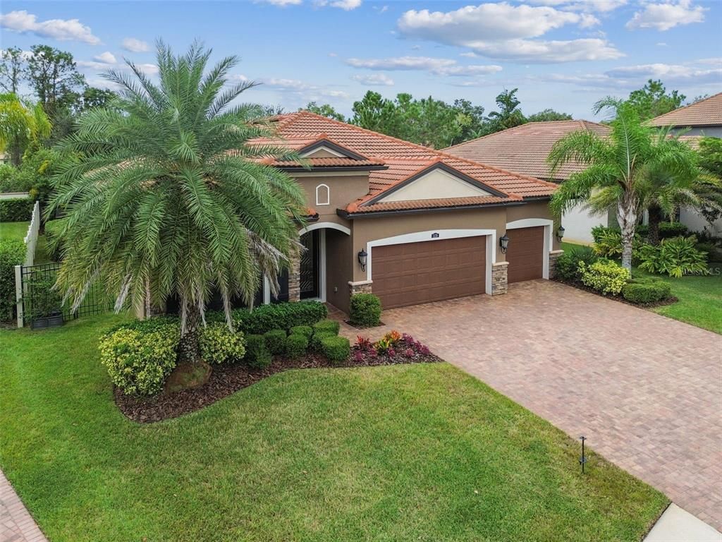 Attached, Exterior, Facade, Mediterranean