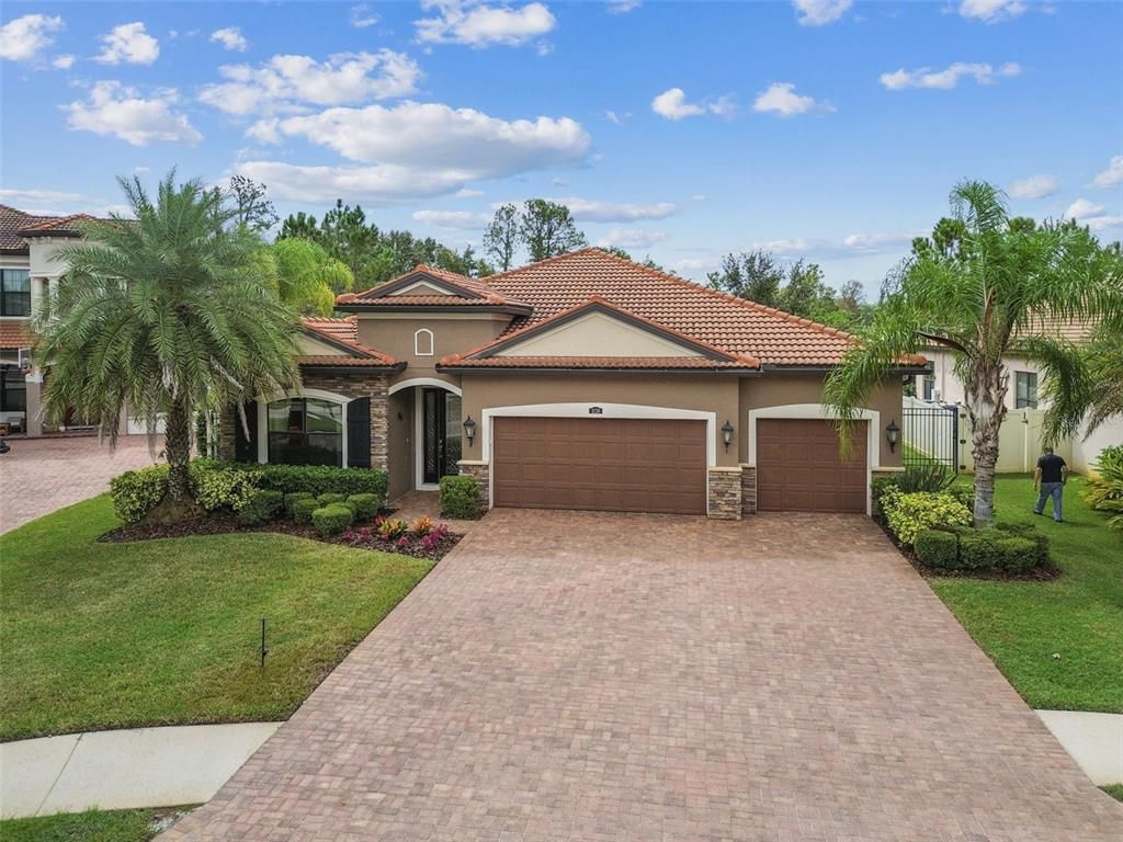 Attached, Exterior, Facade, Mediterranean