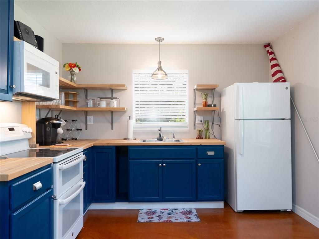 Interior, Kitchen, Pendant Lights, Wood Texture Flooring