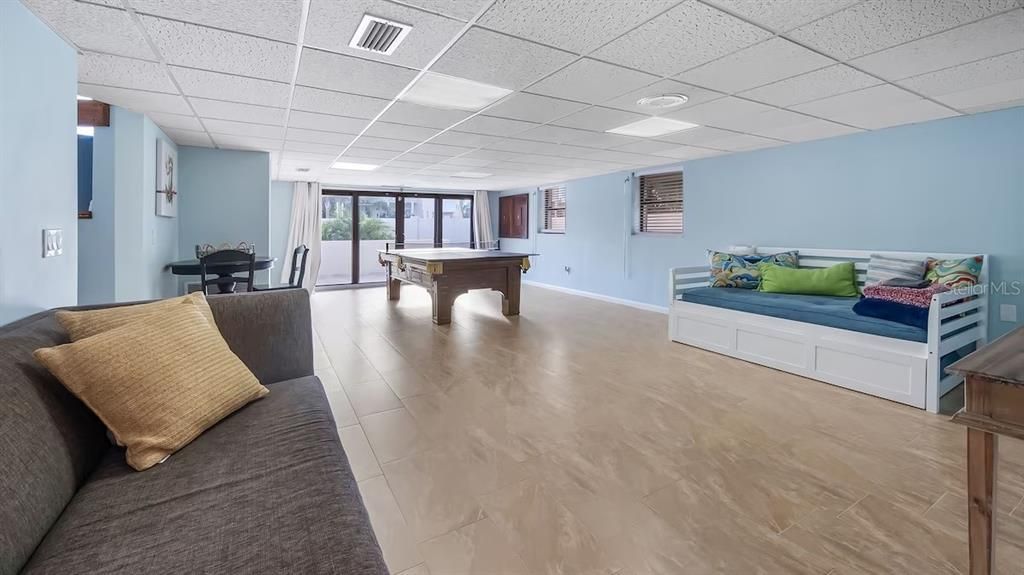 Billiard Table, Game Room, Interior