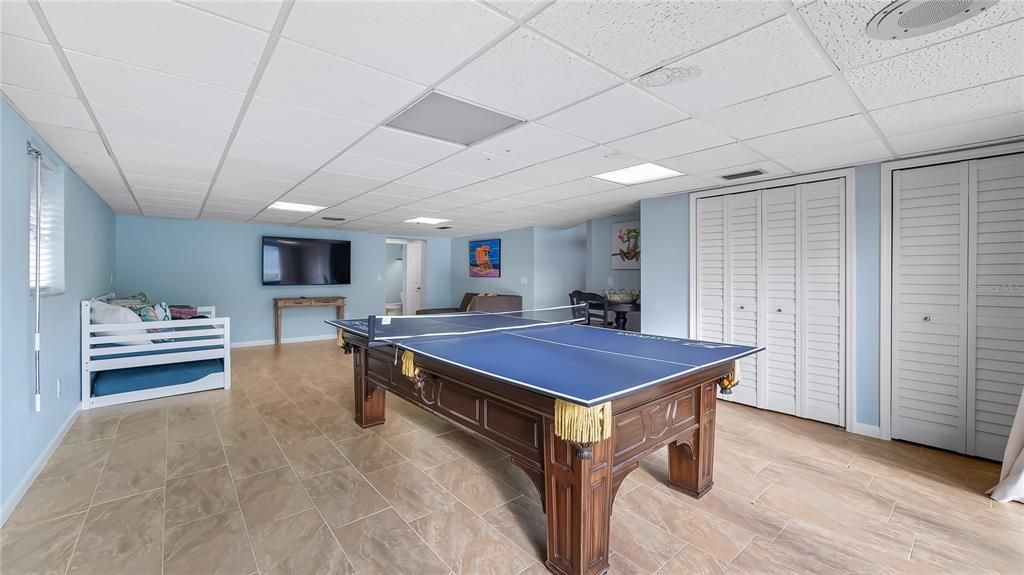 Game Room, Interior, Recessed Lighting