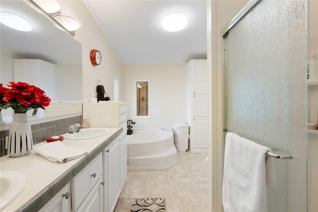 Bathroom, Dual Sink Vanities, Interior