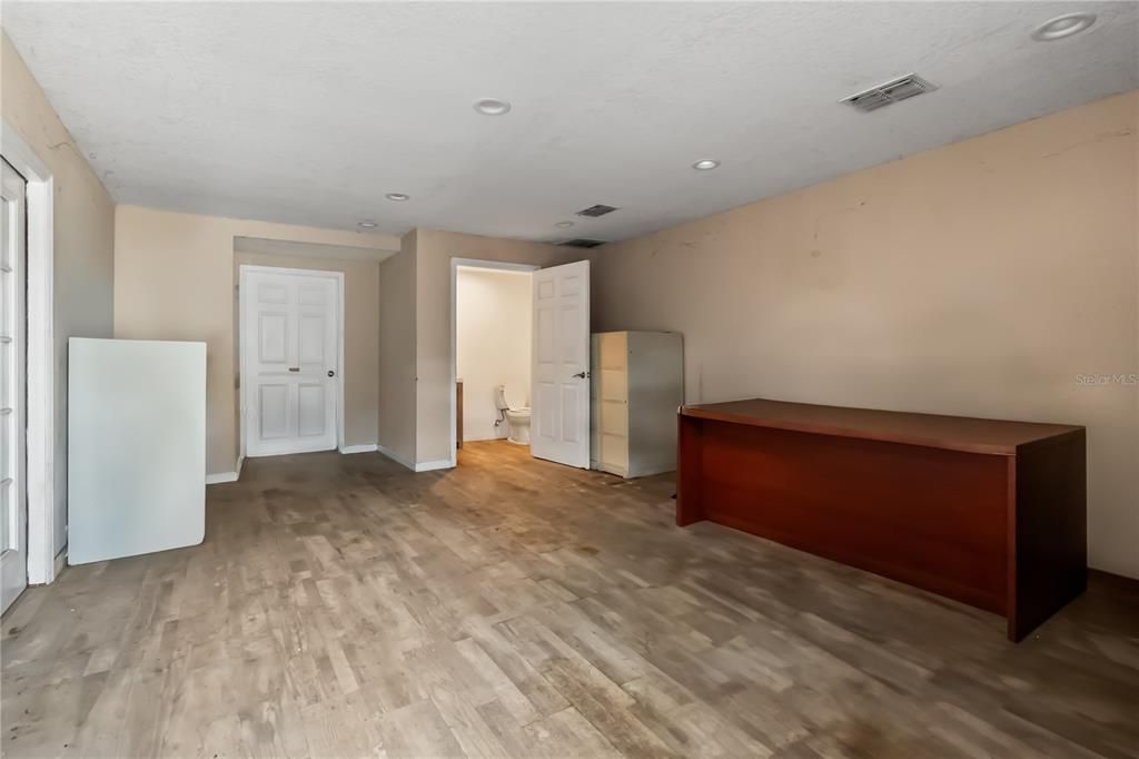 Interior, Recessed Lighting, Wood Texture Flooring