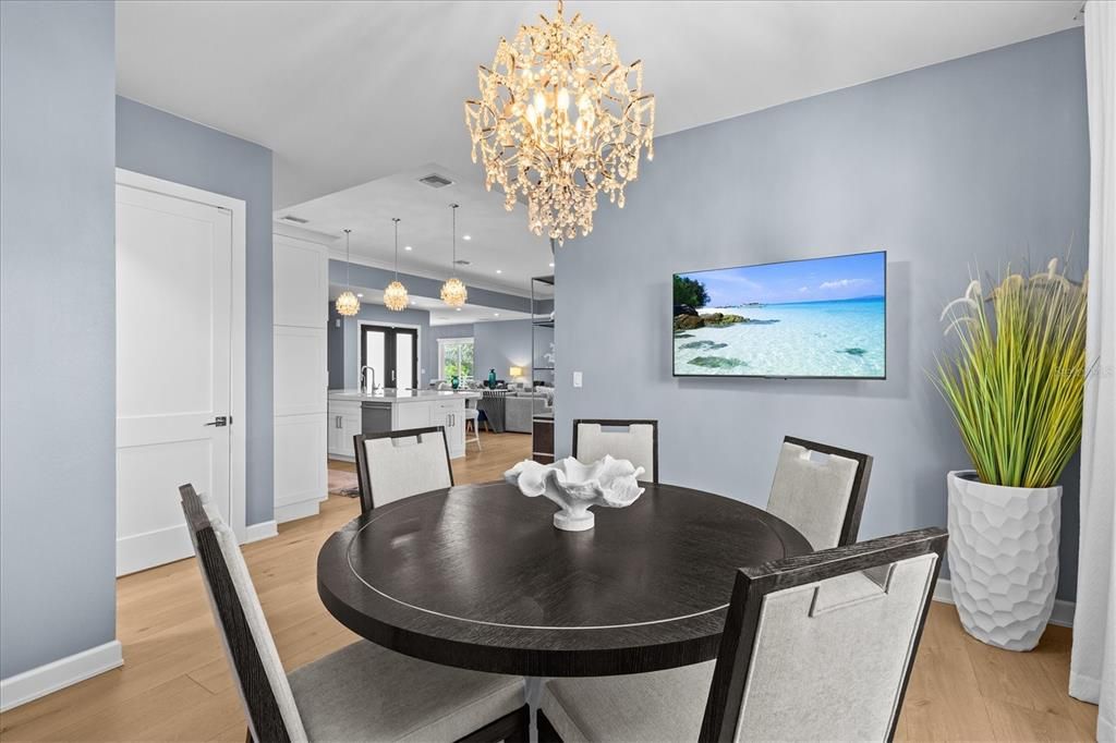 Chandelier, Dining room, Interior, Pendant Lights, Recessed Lighting, Wood Texture Flooring