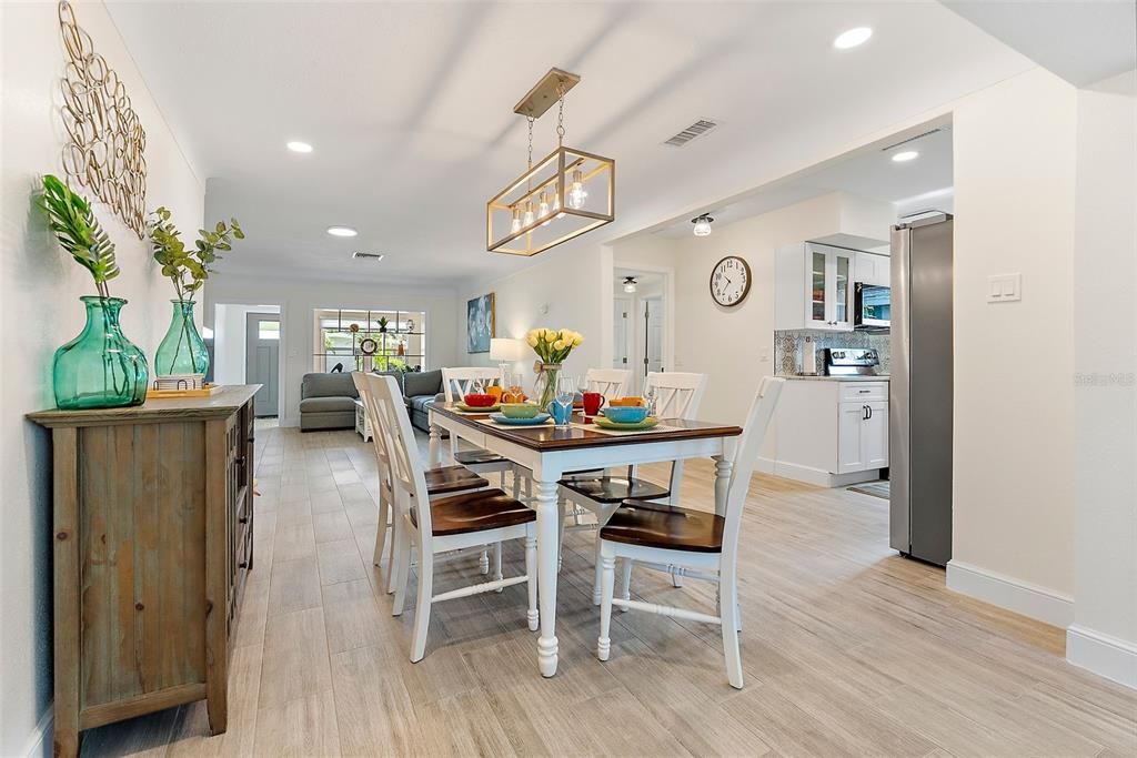 Dining room, Interior, Living room, Pendant Lights, Recessed Lighting, Wood Texture Flooring