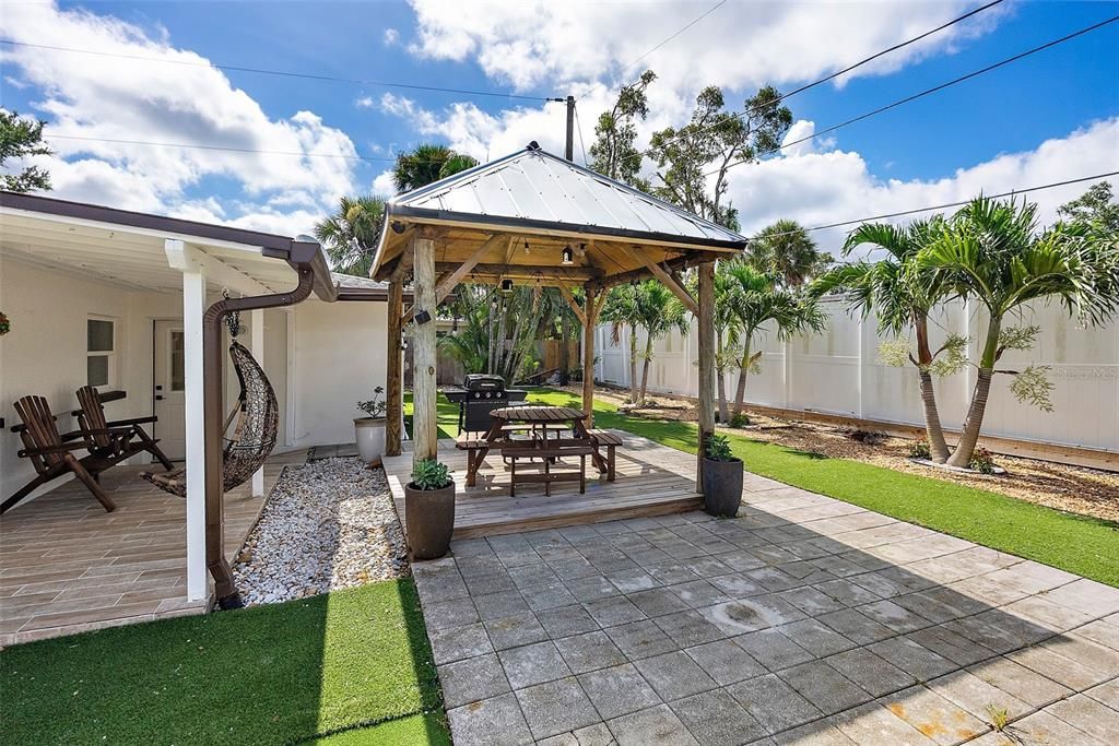 Backyard, Exterior