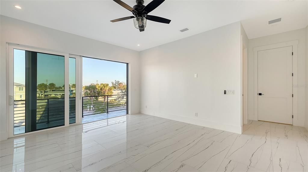 Empty room, Interior, Marble, Recessed Lighting