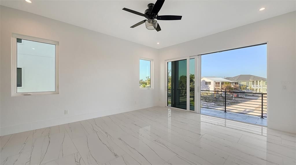 Empty room, Interior, Marble, Recessed Lighting
