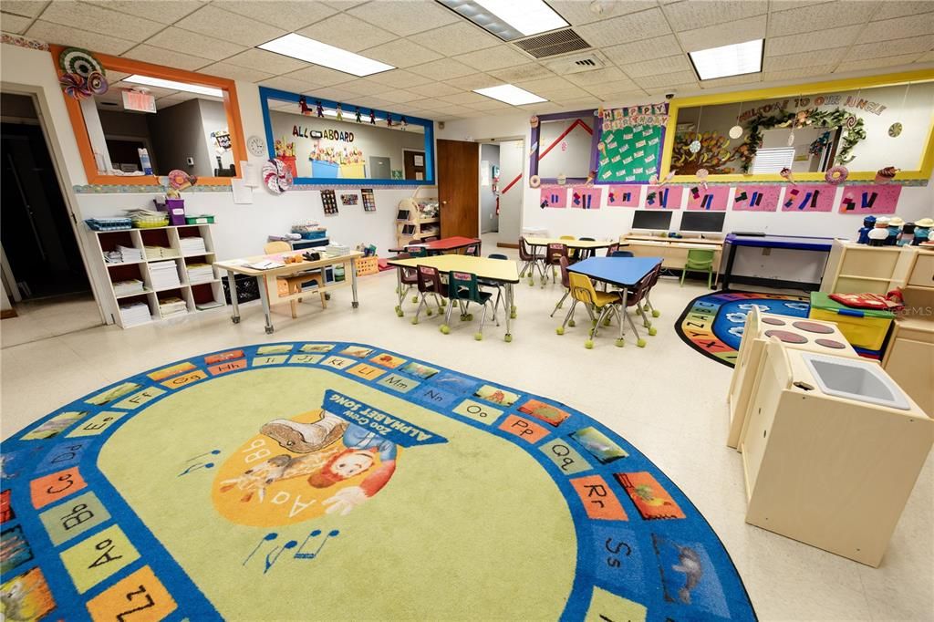 Dining room, Interior, Recessed Lighting