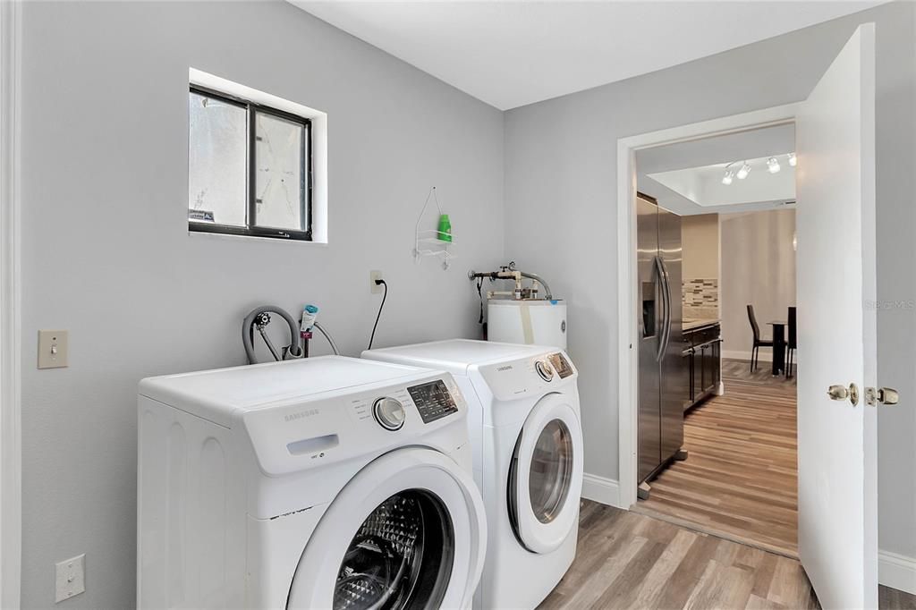 Interior, Washer, Wood Texture Flooring