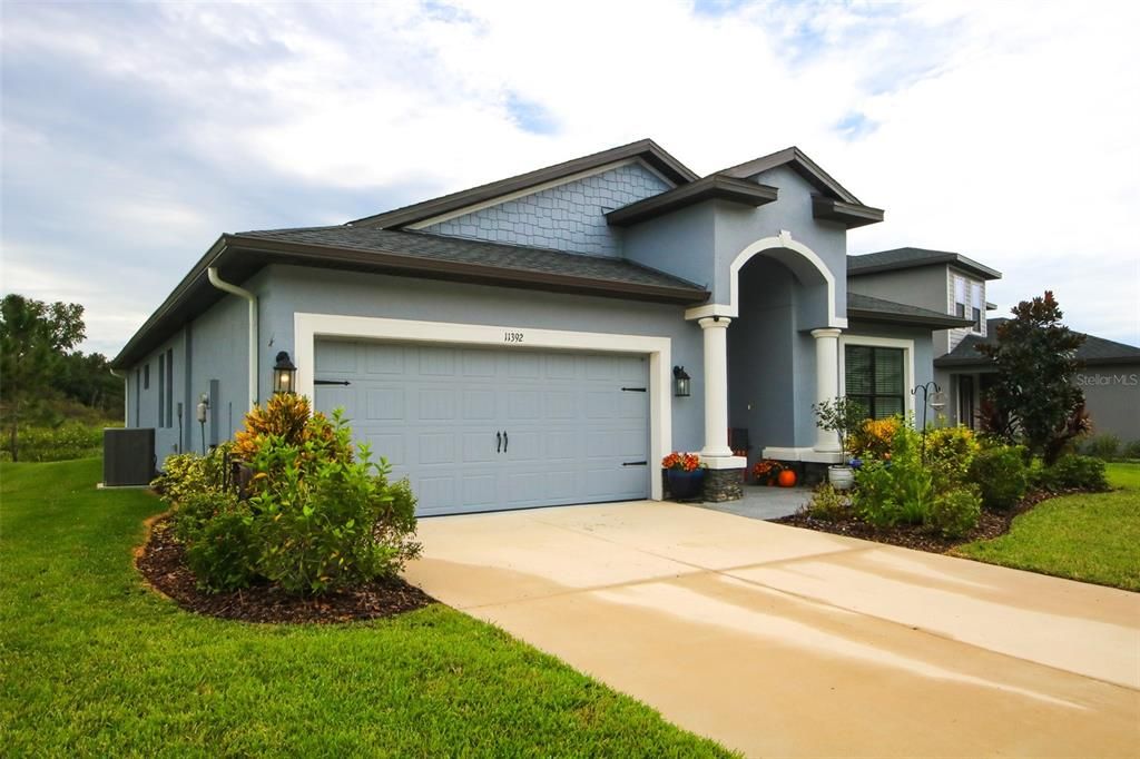 Attached, Exterior, Facade, Modern