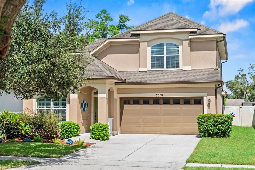 Attached, Exterior, Facade, Mediterranean