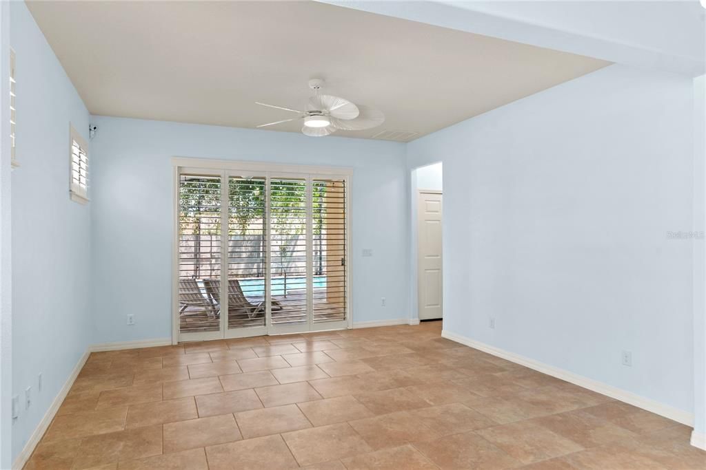 Empty room, Interior