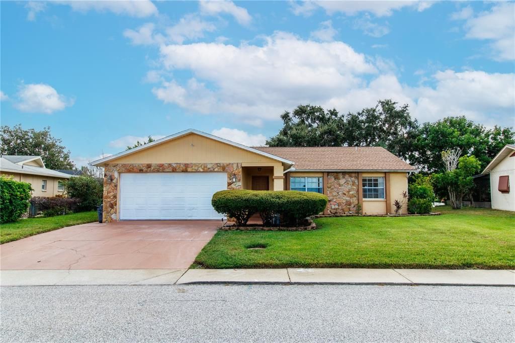 Attached, Exterior, Facade, Ranch