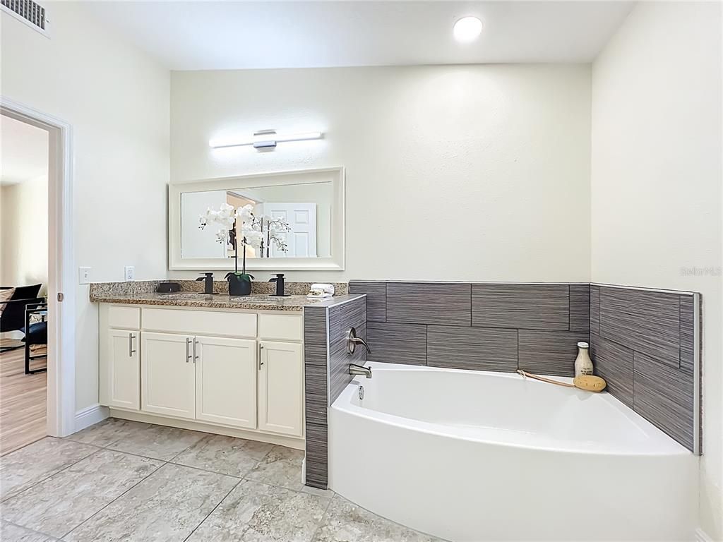 Bathroom, Interior, Recessed Lighting, Wood Texture Flooring